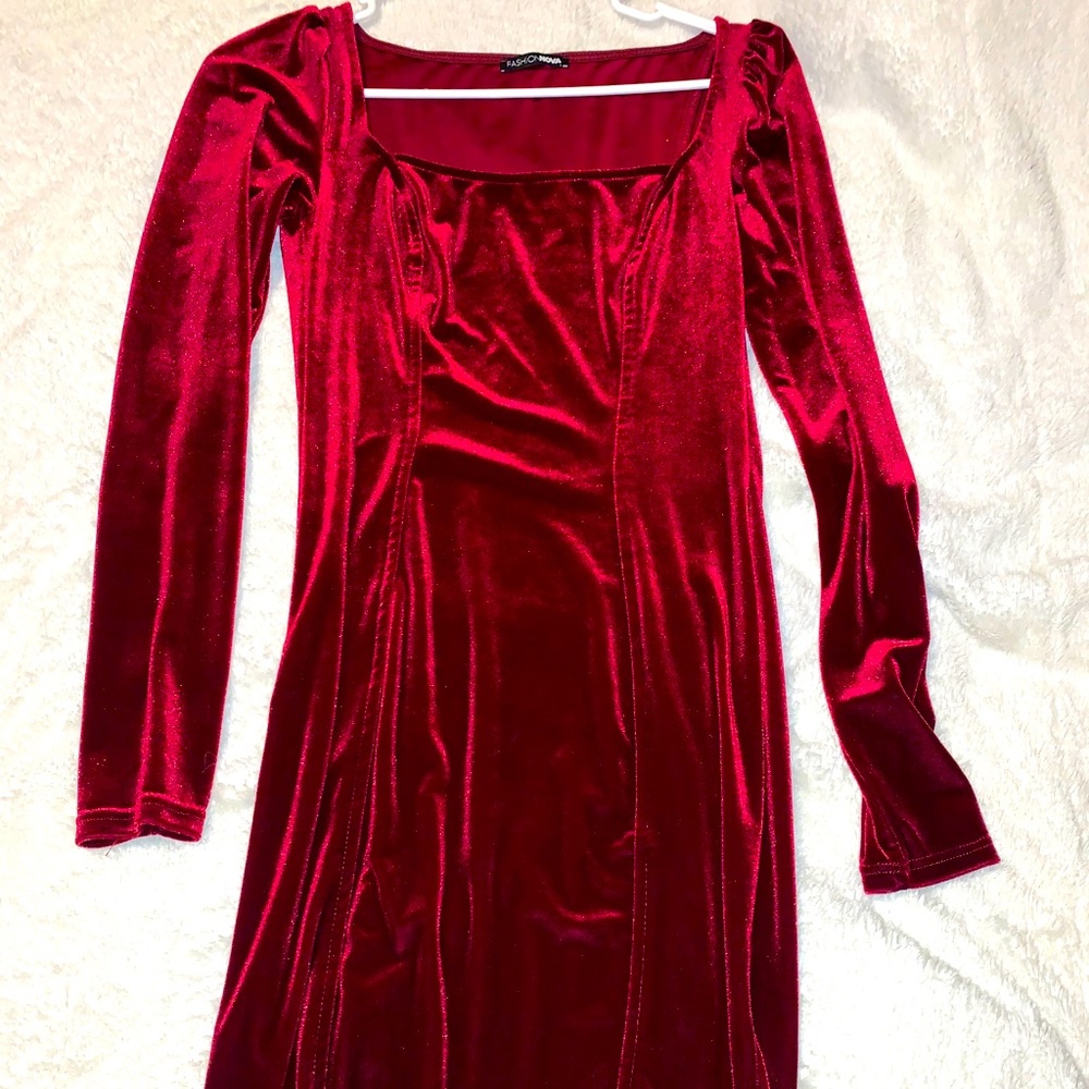 FASHION NOVA BURGUNDY VELVET DRESS